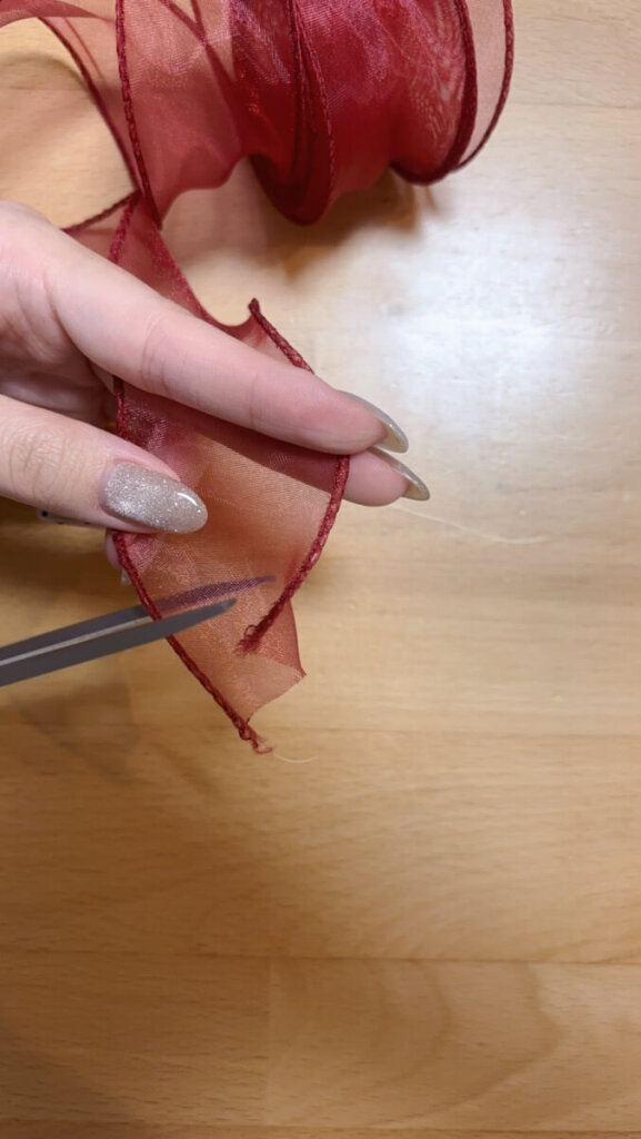 100均リボンで作れるかわいいリボンフラワーの作り方。